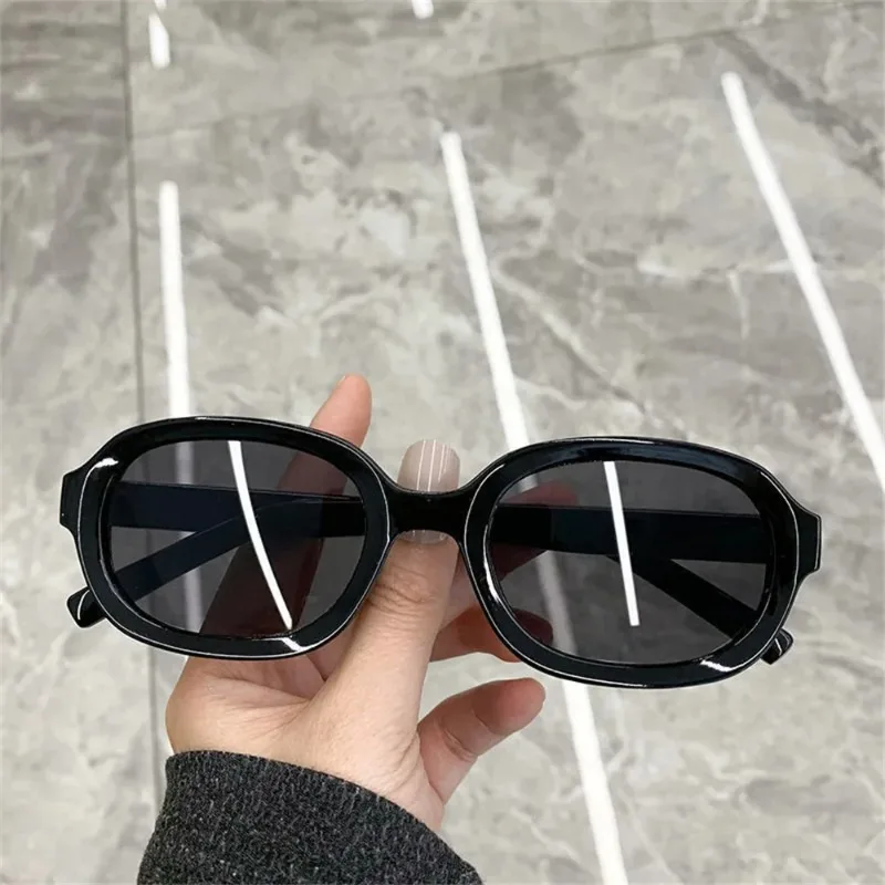 Lunettes de soleil carrées de  - Vintage Fashion Enthusiasts avis et prix